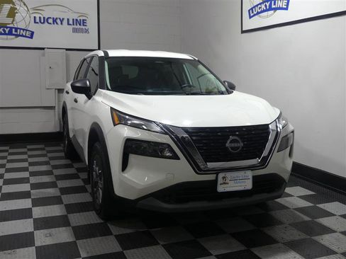 Used 2023 Nissan Rogue S image 5