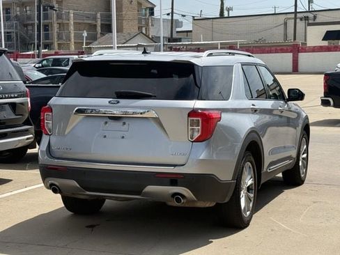 Used 2023 Ford Explorer Limited AWD/4WD image 3