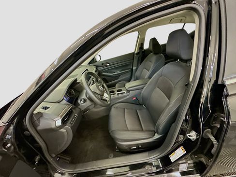 Used 2025 Nissan Altima 2.5 SV image 13