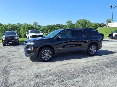 Used 2025 Chevrolet Traverse LT AWD/4WD image 44