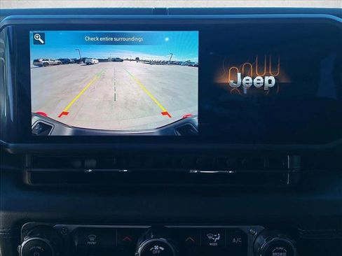 Used 2025 Jeep Gladiator Mojave image 13