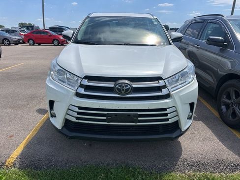 Used 2019 Toyota Highlander XLE AWD/4WD image 16
