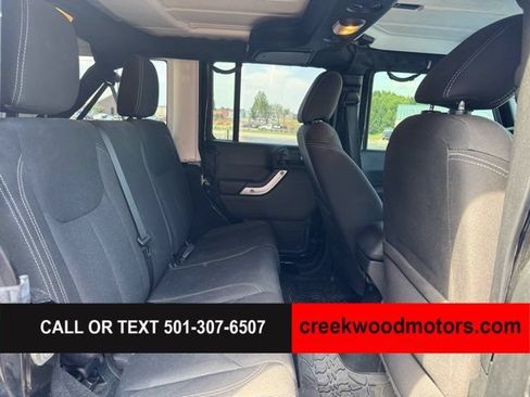 Used 2017 Jeep Wrangler Unlimited Sahara w/ Connectivity Group AWD/4WD image 13