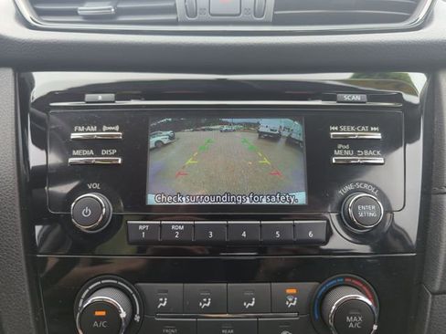 Used 2017 Nissan Rogue S image 29