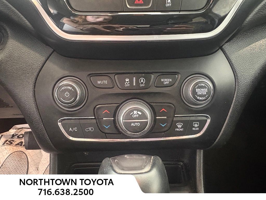 Used 2022 Jeep Cherokee Limited AWD/4WD image 22