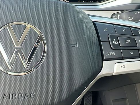 Used 2025 Volkswagen Taos SE w/ Panoramic Sunroof Package image 20