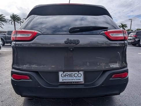 Used 2018 Jeep Cherokee Limited w/ Luxury Group image 12