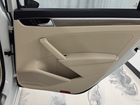 Used 2017 Volkswagen Passat 1.8T SEL Premium FWD image 24