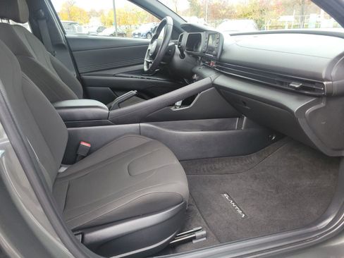 Certified 2025 Hyundai Elantra Sport w/ Cargo Package image 11