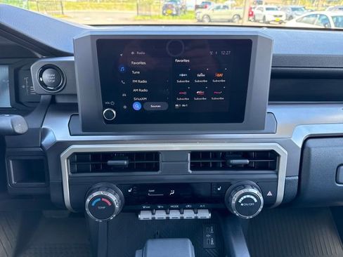 Used 2025 Toyota Tacoma SR5 AWD/4WD image 27
