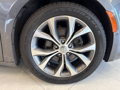 Used 2020 Chrysler Pacifica Limited w/ Tire & Wheel Group FWD image 47