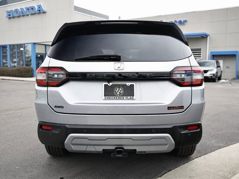 Used 2024 Honda Pilot TrailSport image 8