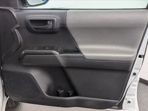 Used 2020 Toyota Tacoma SR image 17