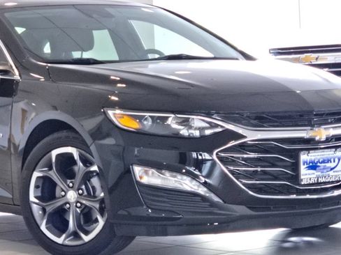 Used 2024 Chevrolet Malibu LT FWD image 2