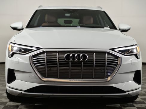 Used 2019 Audi e-tron Premium Plus image 5