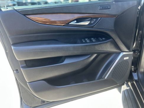 Used 2020 Cadillac Escalade ESV Luxury RWD image 9