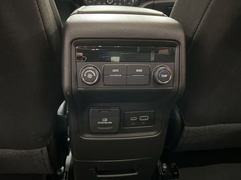 Certified 2023 GMC Acadia SLE w/ Driver Convenience Package AWD/4WD image 19