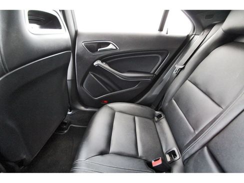 Used 2019 Mercedes-Benz CLA 250 4MATIC image 13