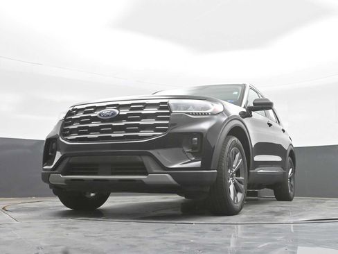 Used 2025 Ford Explorer Active w/ Active Comfort Package AWD/4WD image 23