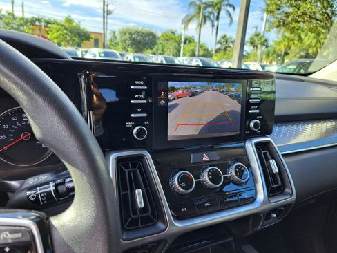 Used 2023 Kia Sorento LX image 16