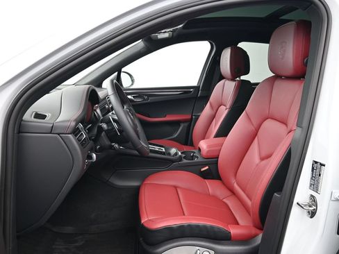 Certified 2026 Porsche Macan Turbo AWD/4WD image 5