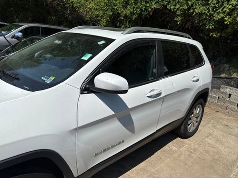 Used 2016 Jeep Cherokee Limited AWD/4WD image 4
