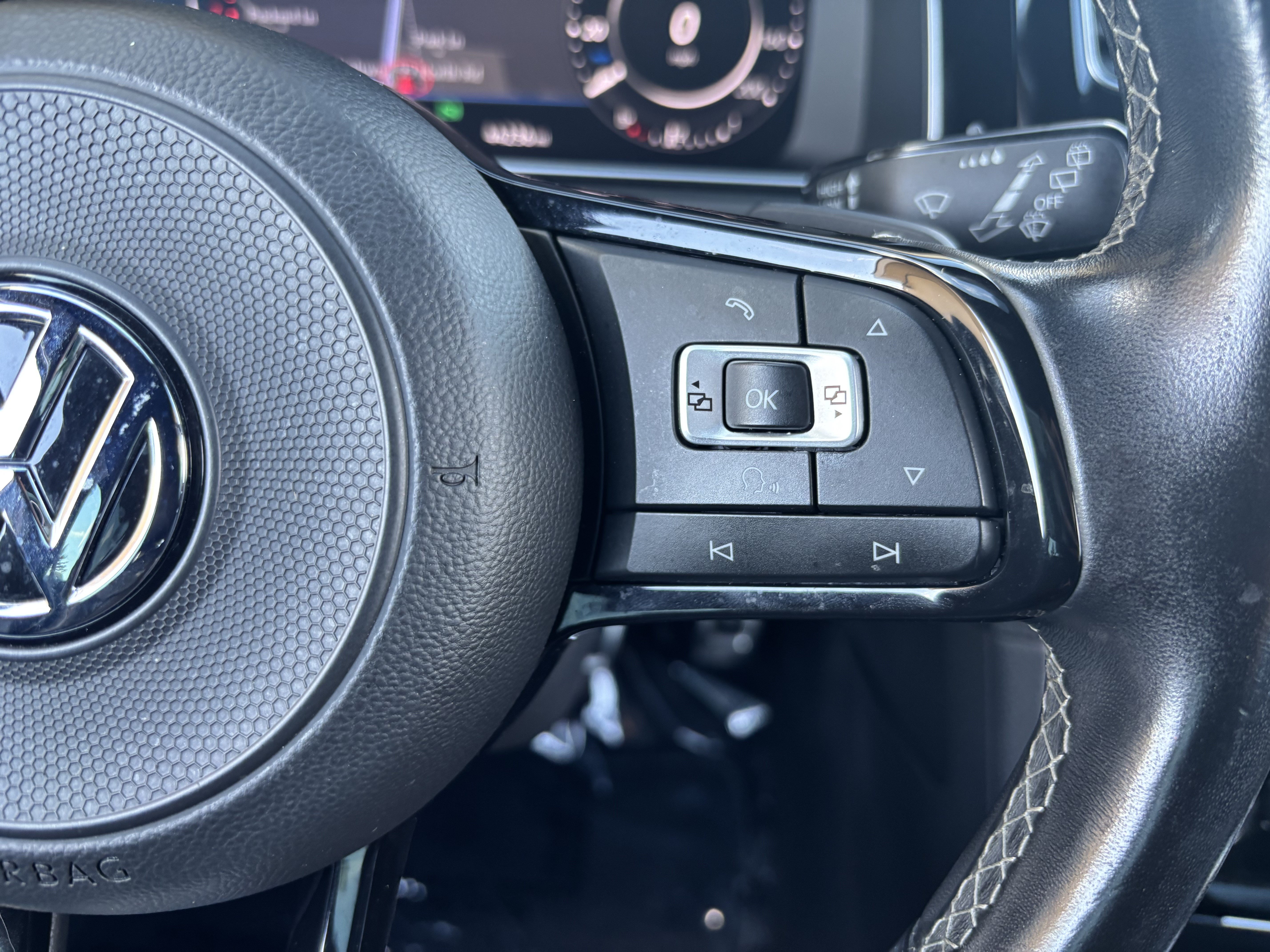 Used 2018 Volkswagen Golf R 4-Door AWD/4WD image 15