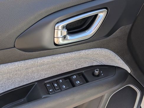 Used 2022 Jeep Compass Latitude w/ Sun and Sound Group image 11