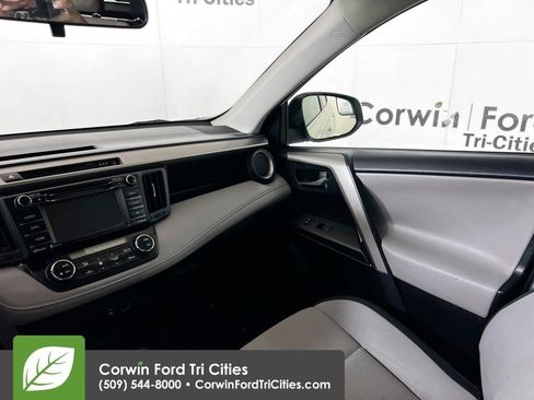Used 2017 Toyota RAV4 XLE FWD image 26
