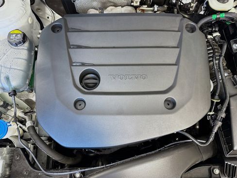 Used 2023 Volvo XC40 B5 Plus image 39