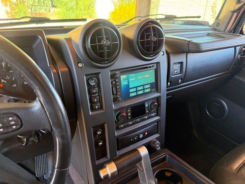 Used 2005 HUMMER H2 SUT w/ Preferred Equipment Group AWD/4WD image 23