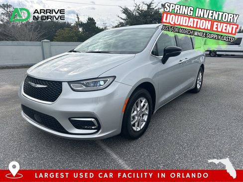 Used 2024 Chrysler Pacifica Touring-L image 1