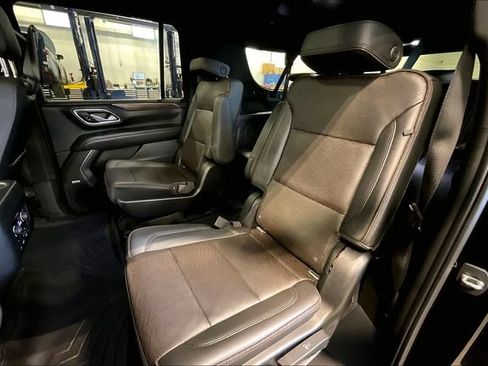 Used 2021 Chevrolet Suburban High Country w/ Premium Package AWD/4WD image 26