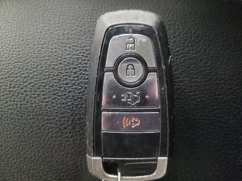 Used 2019 Ford Fusion SE FWD image 32