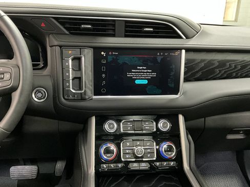 Used 2024 GMC Yukon XL Denali w/ Advanced Technology Package AWD/4WD image 8