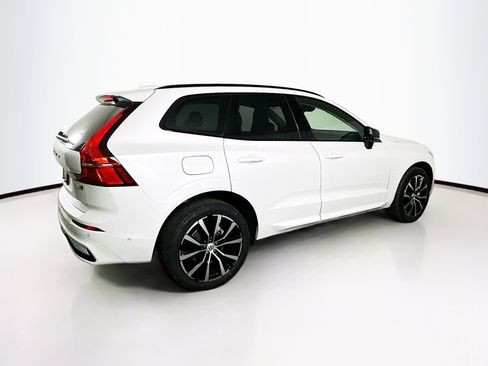 Used 2025 Volvo XC60 B5 Plus image 10