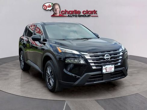 Used 2025 Nissan Rogue S FWD image 7