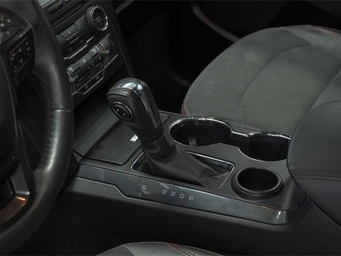 Used 2019 Ford Explorer XLT image 31