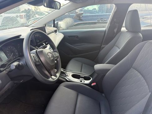 Used 2025 Toyota Corolla LE FWD image 2
