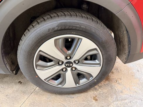 Used 2018 Kia Niro LX FWD image 6