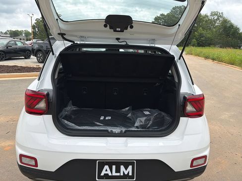 New 2026 Hyundai Venue SEL FWD image 19