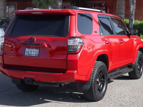 Used 2019 Toyota 4Runner SR5 AWD/4WD image 9