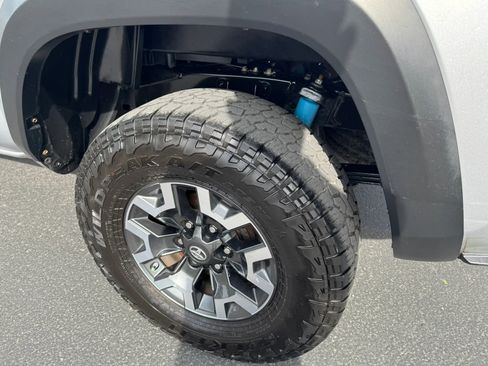 Used 2018 Toyota Tacoma TRD Off-Road AWD/4WD image 14