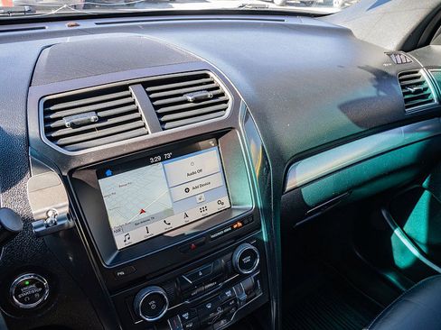 Used 2018 Ford Explorer XLT w/ Equipment Group 202A image 30