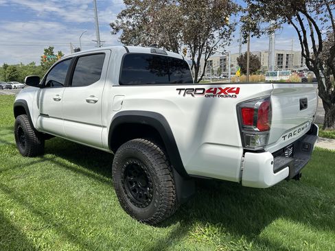 Used 2021 Toyota Tacoma TRD Off-Road w/ Technology Package image 9