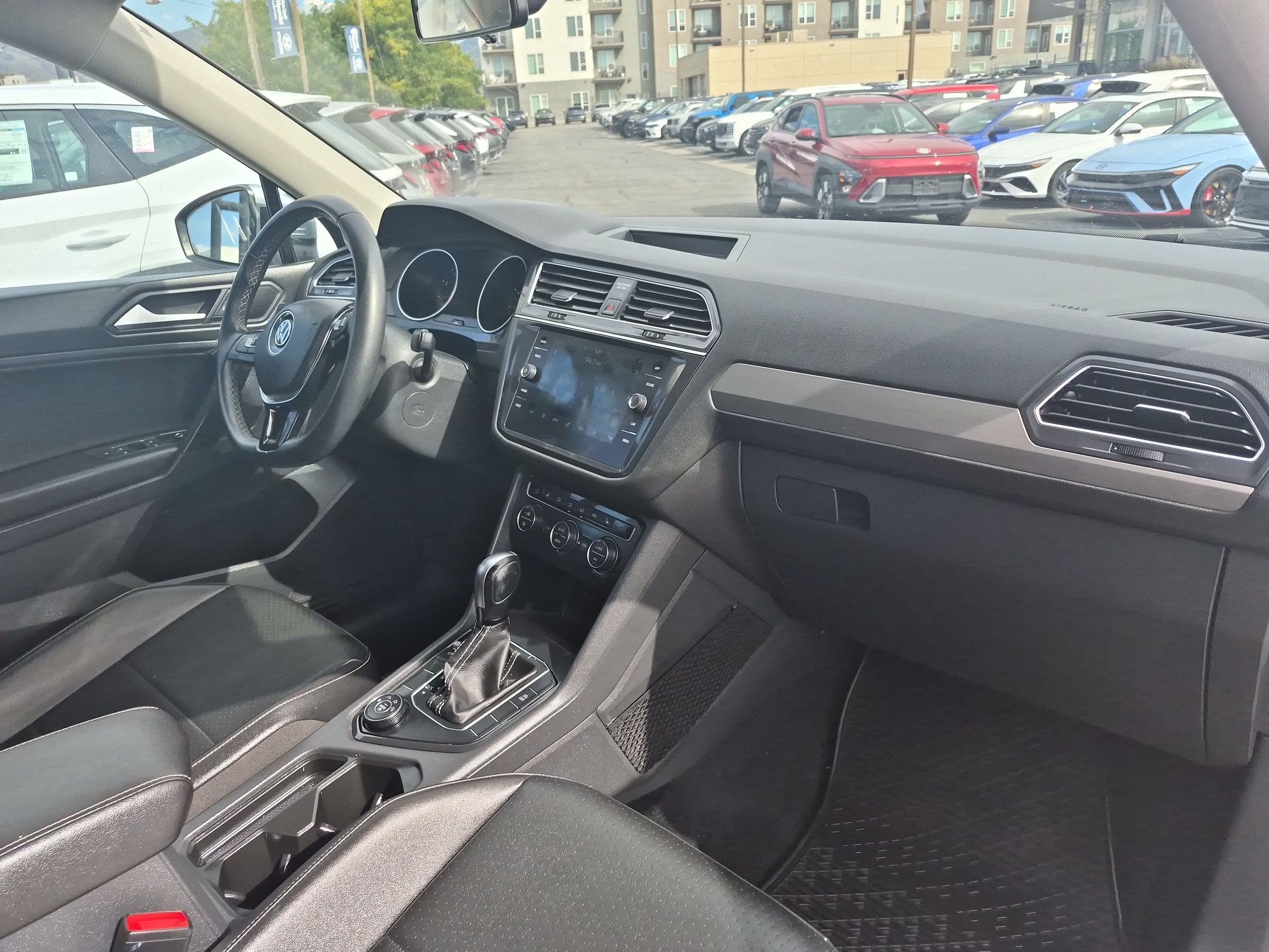 Used 2021 Volkswagen Tiguan SE AWD/4WD image 29