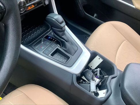 Used 2025 Toyota RAV4 XLE FWD image 16