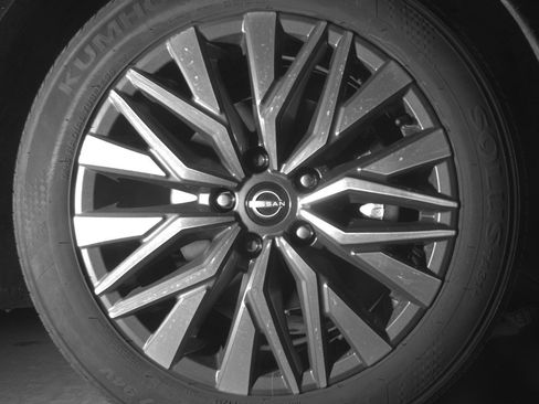Used 2025 Nissan Altima 2.5 SV FWD image 13