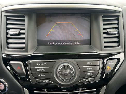 Used 2018 Nissan Pathfinder S image 16