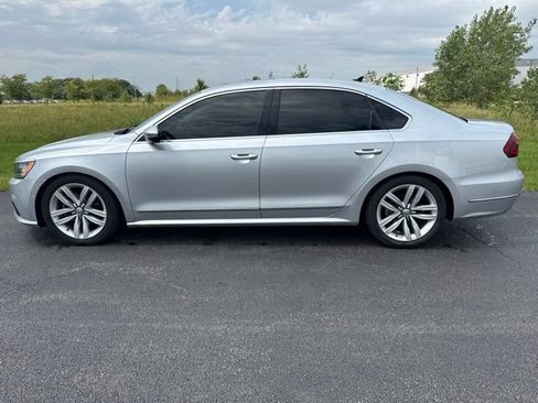 Used 2017 Volkswagen Passat 1.8T SEL Premium FWD image 2